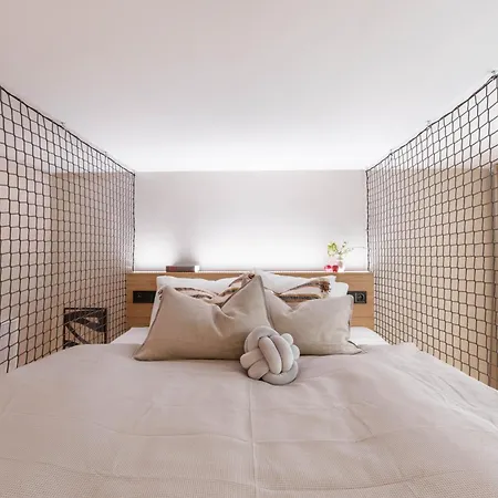 Turnkey I Charles Square Apartment