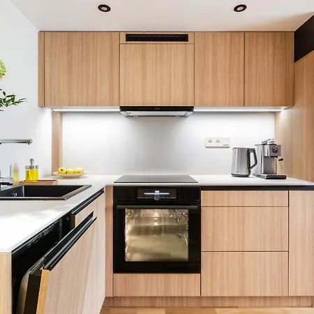 Turnkey I Charles Square * Prag